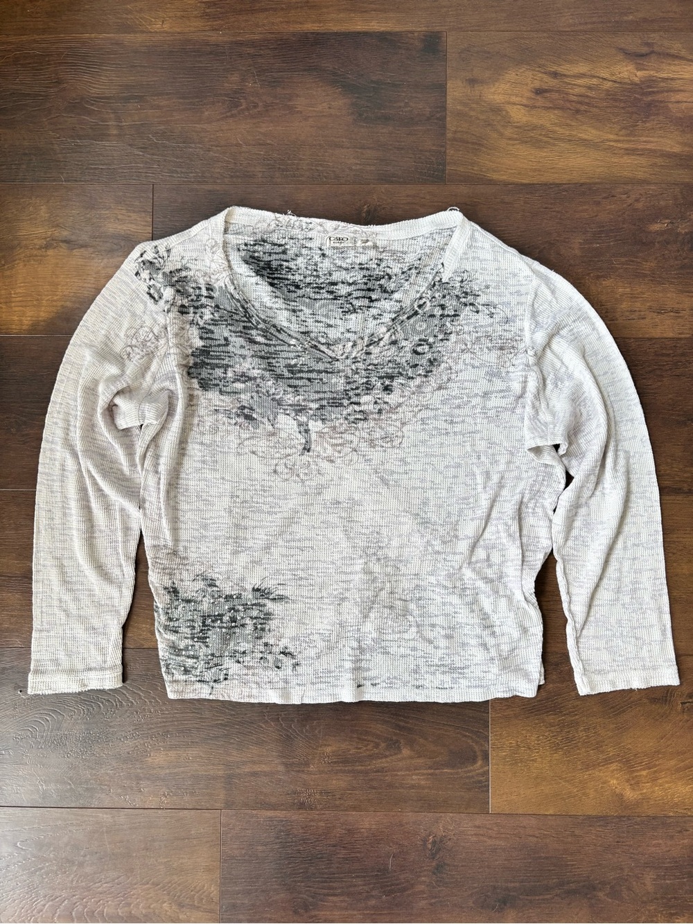 Cato Light Beige Long Sleeve V-Neck Pullover with Gray Floral Accent‎